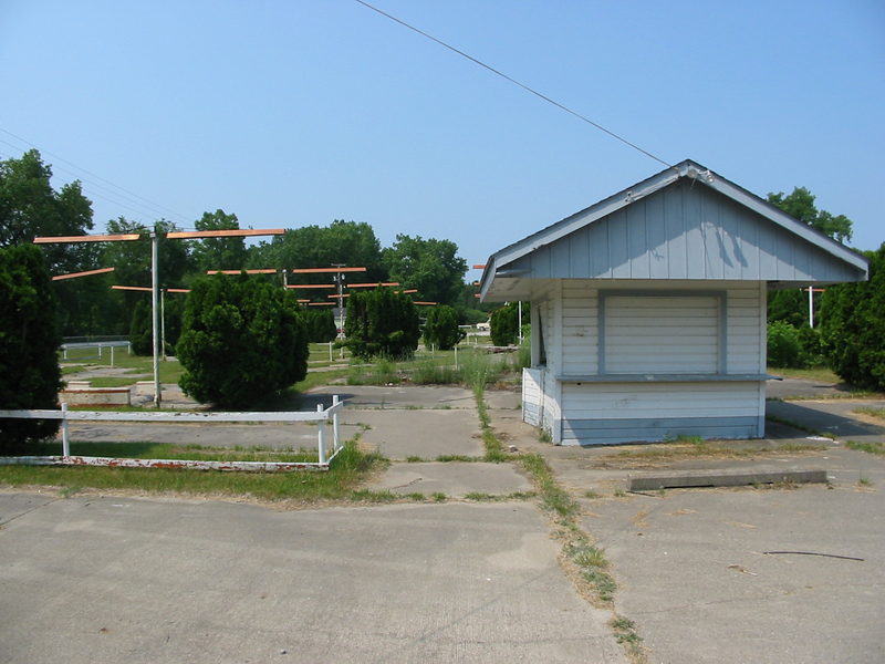 Lakeshore Putt-Putt Golf - June 2002 (newer photo)